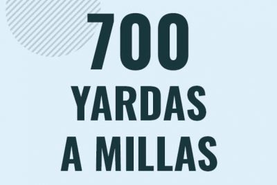 Profesor en pizarra explicando cuanto es 700 yardas en millas o como pasar de 700 yd a mi