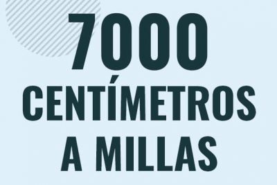 Profesor en pizarra explicando cuanto es 7000 centimetros en millas o como pasar de 7000 cm a mi