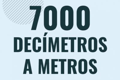 Profesor en pizarra explicando cuanto es 7000 decimetros en metros o como pasar de 7000 dm a m