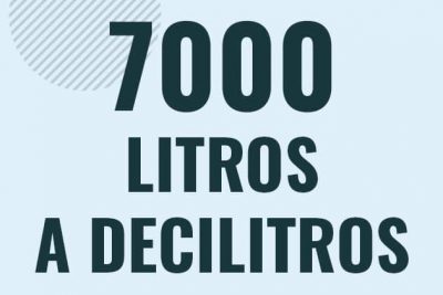 Profesor en pizarra explicando cuanto es 7000 litros en decilitros o como pasar de 7000 l a dl