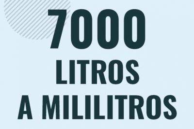 Profesor en pizarra explicando cuanto es 7000 litros en mililitros o como pasar de 7000 l a ml