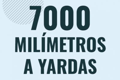 Profesor en pizarra explicando cuanto es 7000 milimetros en yardas o como pasar de 7000 mm a yd