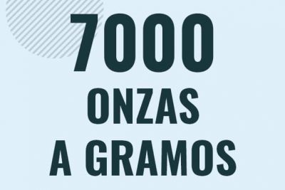 Profesor en pizarra explicando cuanto es 7000 onzas en gramos o como pasar de 7000 oz a g