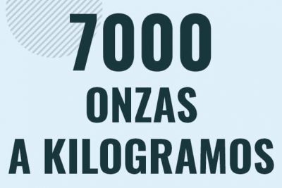 Profesor en pizarra explicando cuanto es 7000 onzas en kilogramos o como pasar de 7000 oz a kg