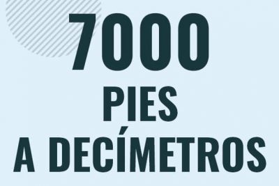 Profesor en pizarra explicando cuanto es 7000 pies en decimetros o como pasar de 7000 ft a dm