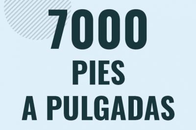 Profesor en pizarra explicando cuanto es 7000 pies en pulgadas o como pasar de 7000 ft a in