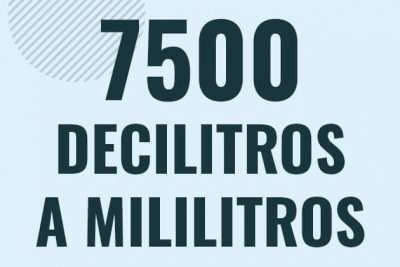 Profesor en pizarra explicando cuanto es 7500 decilitros en mililitros o como pasar de 7500 dl a ml