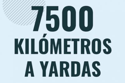 Profesor en pizarra explicando cuanto es 7500 kilometros en yardas o como pasar de 7500 km a yd