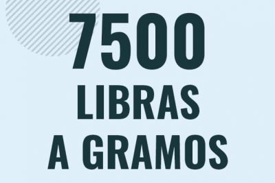 Profesor en pizarra explicando cuanto es 7500 libras en gramos o como pasar de 7500 lb a g