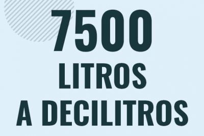Profesor en pizarra explicando cuanto es 7500 litros en decilitros o como pasar de 7500 l a dl