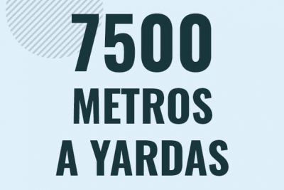 Profesor en pizarra explicando cuanto es 7500 metros en yardas o como pasar de 7500 m a yd