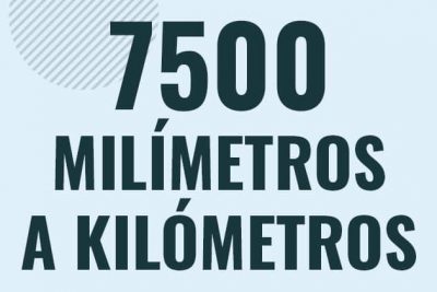 Profesor en pizarra explicando cuanto es 7500 milimetros en kilometros o como pasar de 7500 mm a km