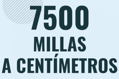 Profesor en pizarra explicando cuanto es 7500 millas en centimetros o como pasar de 7500 mi a cm