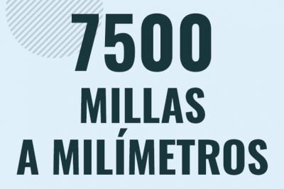 Profesor en pizarra explicando cuanto es 7500 millas en milimetros o como pasar de 7500 mi a mm