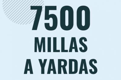 Profesor en pizarra explicando cuanto es 7500 millas en yardas o como pasar de 7500 mi a yd