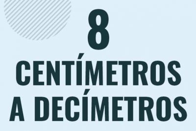 Profesor en pizarra explicando cuanto es 8 centimetros en decimetros o como pasar de 8 cm a dm