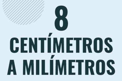 Profesor en pizarra explicando cuanto es 8 centimetros en milimetros o como pasar de 8 cm a mm
