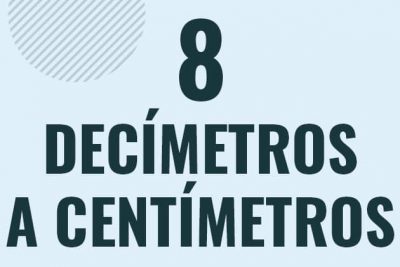Profesor en pizarra explicando cuanto es 8 decimetros en centimetros o como pasar de 8 dm a cm