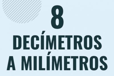 Profesor en pizarra explicando cuanto es 8 decimetros en milimetros o como pasar de 8 dm a mm
