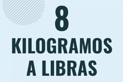Profesor en pizarra explicando cuanto es 8 kilogramos en libras o como pasar de 8 kg a lb