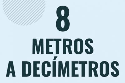 Profesor en pizarra explicando cuanto es 8 metros en decimetros o como pasar de 8 m a dm
