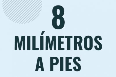 Profesor en pizarra explicando cuanto es 8 milimetros en pies o como pasar de 8 mm a ft