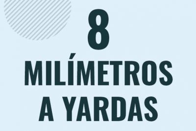 Profesor en pizarra explicando cuanto es 8 milimetros en yardas o como pasar de 8 mm a yd