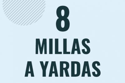 Profesor en pizarra explicando cuanto es 8 millas en yardas o como pasar de 8 mi a yd