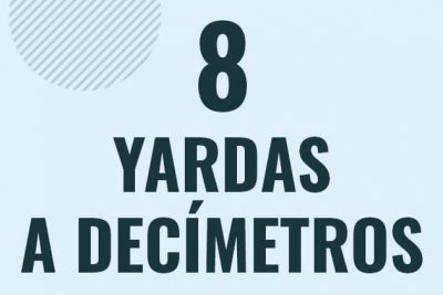 Profesor en pizarra explicando cuanto es 8 yardas en decimetros o como pasar de 8 yd a dm