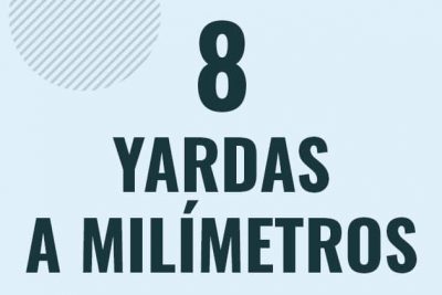 Profesor en pizarra explicando cuanto es 8 yardas en milimetros o como pasar de 8 yd a mm