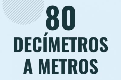 Profesor en pizarra explicando cuanto es 80 decimetros en metros o como pasar de 80 dm a m