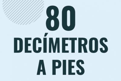 Profesor en pizarra explicando cuanto es 80 decimetros en pies o como pasar de 80 dm a ft