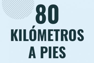 Profesor en pizarra explicando cuanto es 80 kilometros en pies o como pasar de 80 km a ft