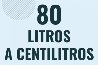 Profesor en pizarra explicando cuanto es 80 litros en centilitros o como pasar de 80 l a cl