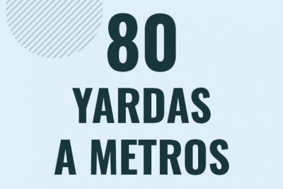 Profesor en pizarra explicando cuanto es 80 yardas en metros o como pasar de 80 yd a m