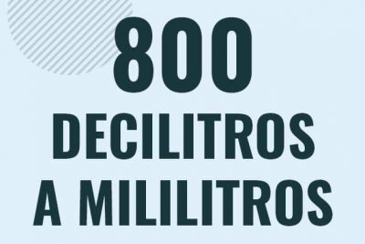 Profesor en pizarra explicando cuanto es 800 decilitros en mililitros o como pasar de 800 dl a ml