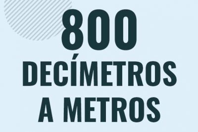 Profesor en pizarra explicando cuanto es 800 decimetros en metros o como pasar de 800 dm a m
