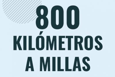 Profesor en pizarra explicando cuanto es 800 kilometros en millas o como pasar de 800 km a mi