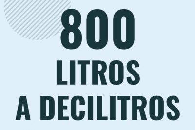 Profesor en pizarra explicando cuanto es 800 litros en decilitros o como pasar de 800 l a dl