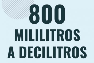 Profesor en pizarra explicando cuanto es 800 mililitros en decilitros o como pasar de 800 ml a dl