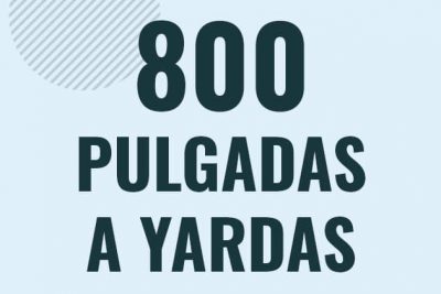 Profesor en pizarra explicando cuanto es 800 pulgadas en yardas o como pasar de 800 in a yd