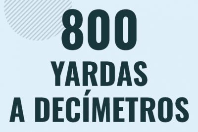 Profesor en pizarra explicando cuanto es 800 yardas en decimetros o como pasar de 800 yd a dm