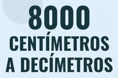 Profesor en pizarra explicando cuanto es 8000 centimetros en decimetros o como pasar de 8000 cm a dm