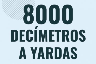 Profesor en pizarra explicando cuanto es 8000 decimetros en yardas o como pasar de 8000 dm a yd