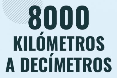 Profesor en pizarra explicando cuanto es 8000 kilometros en decimetros o como pasar de 8000 km a dm