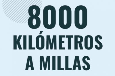 Profesor en pizarra explicando cuanto es 8000 kilometros en millas o como pasar de 8000 km a mi