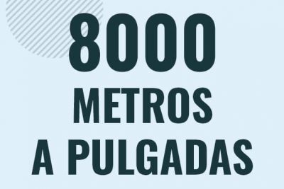 Profesor en pizarra explicando cuanto es 8000 metros en pulgadas o como pasar de 8000 m a in