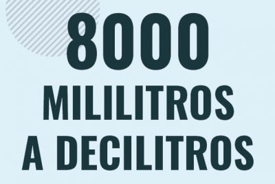 Profesor en pizarra explicando cuanto es 8000 mililitros en decilitros o como pasar de 8000 ml a dl