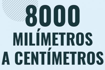 Profesor en pizarra explicando cuanto es 8000 milimetros en centimetros o como pasar de 8000 mm a cm