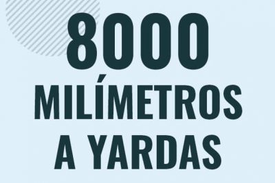 Profesor en pizarra explicando cuanto es 8000 milimetros en yardas o como pasar de 8000 mm a yd
